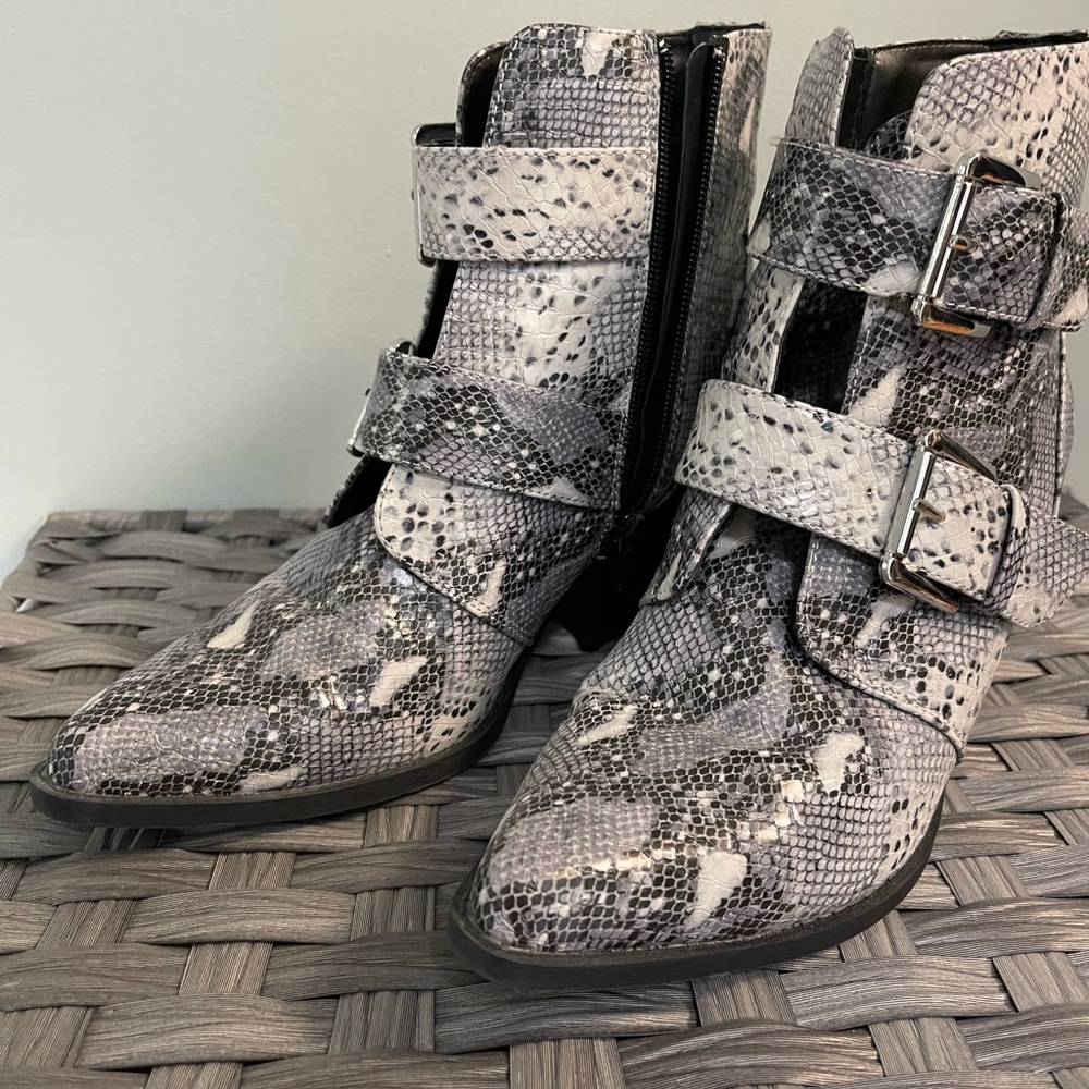 Snakeskin print bootie by Esprit